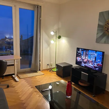 アパート Between The Train Station And Saint Francois ローザンヌ